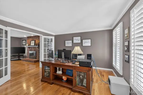 2358 Fairoyal DR, Des Peres, MO 63131