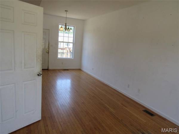 2801 Calvert AVE, Overland, MO 63114
