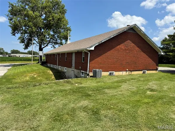 150 Illini DR, Belleville, IL 62223