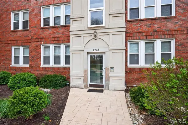 7745 Kingsbury BLVD #22, St Louis, MO 63105