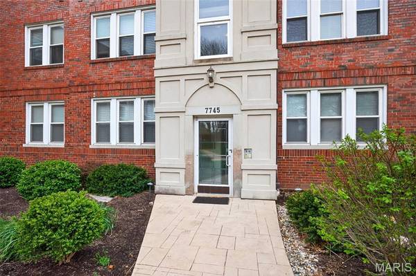 7745 Kingsbury BLVD #22, St Louis, MO 63105