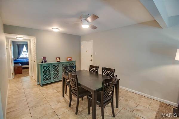 1914 W Delmar AVE #L, Godfrey, IL 62035