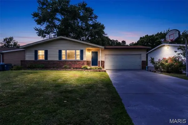 5537 Valleyside LN, St Louis, MO 63128
