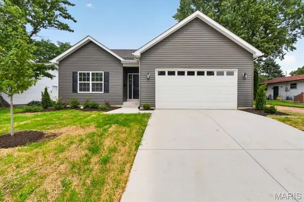 7925 Campion LN, Hazelwood, MO 63042