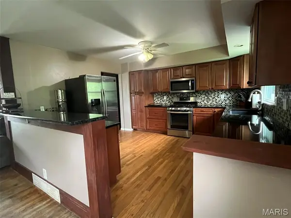 2701 Headland DR, St Charles, MO 63301