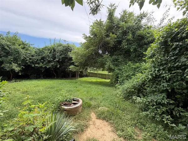 2701 Headland DR, St Charles, MO 63301