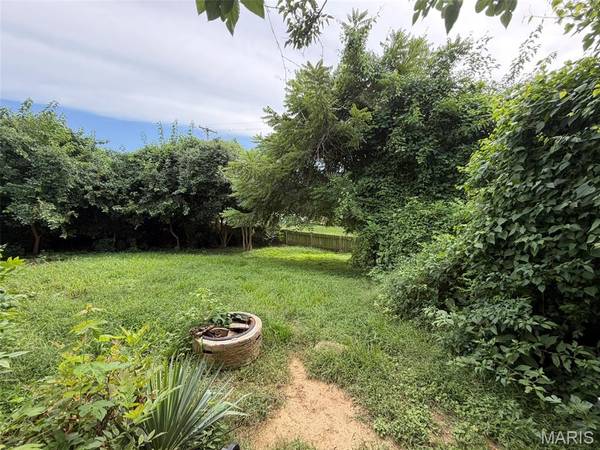 2701 Headland DR, St Charles, MO 63301
