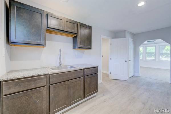 7200 Jenwood AVE, St Louis, MO 63136