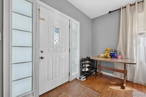 945 Regina AVE, St Louis, MO 63125