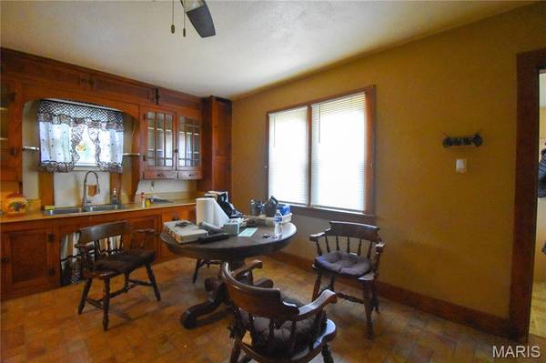 108 E 14th ST, Staunton, IL 62088