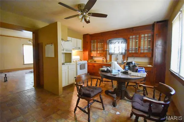108 E 14th ST, Staunton, IL 62088