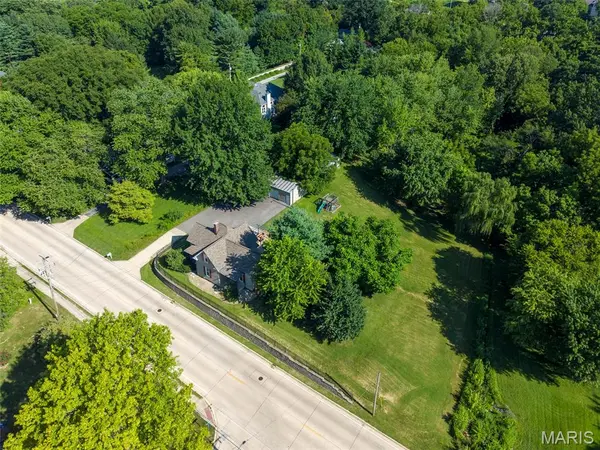 683 Glen Crossing RD, Glen Carbon, IL 62034