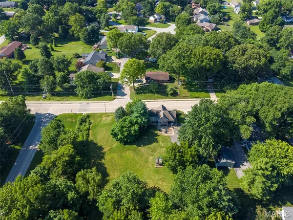 683 Glen Crossing RD, Glen Carbon, IL 62034