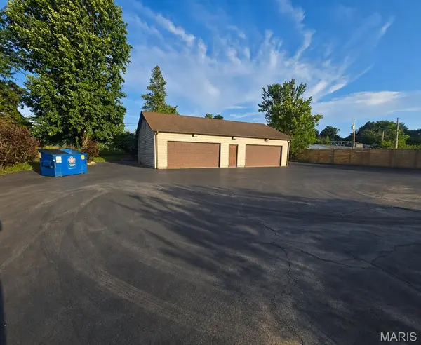 3820 McKelvey RD, Bridgeton, MO 63044