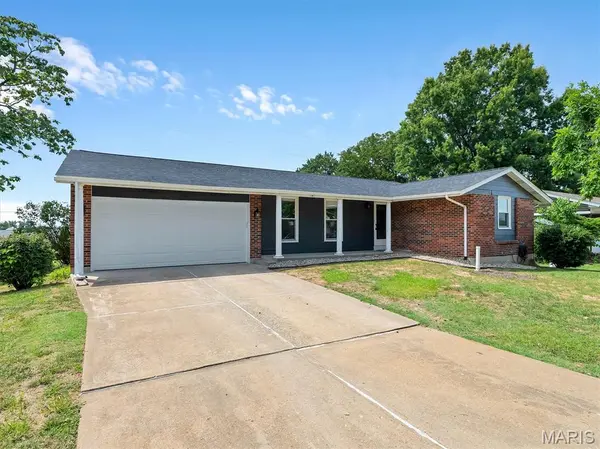 1215 Holgate DR, Manchester, MO 63021