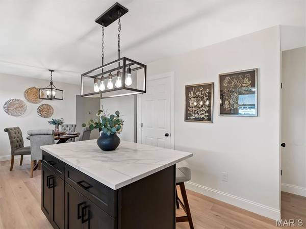 1215 Holgate DR, Manchester, MO 63021