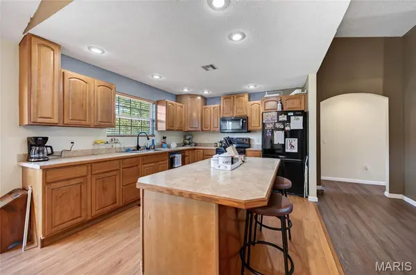1137 Applelane DR, Lebanon, MO 65536
