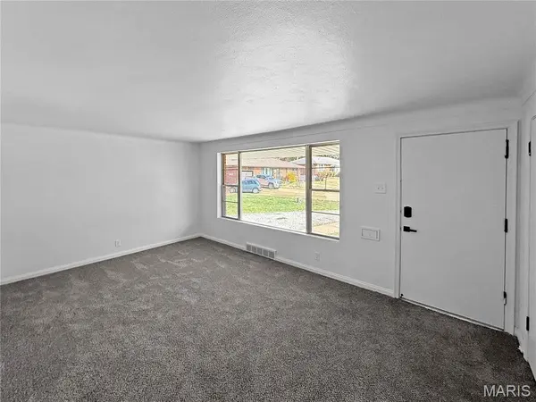 3755 Park Crest DR, St Louis, MO 63125