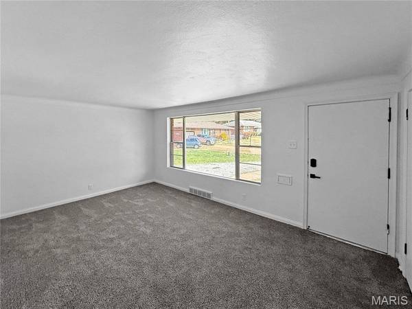 3755 Park Crest DR, St Louis, MO 63125