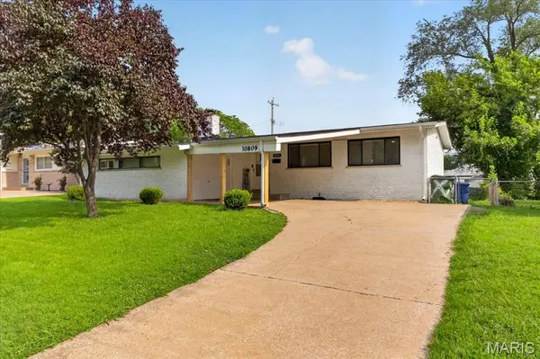10809 Ridgecrest DR, St Ann, MO 63074