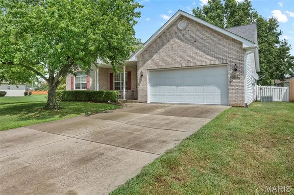 958 Holyoke DR, Shiloh, IL 62269