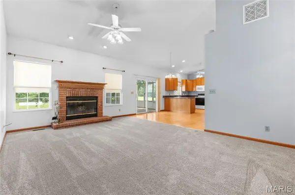 958 Holyoke DR, Shiloh, IL 62269
