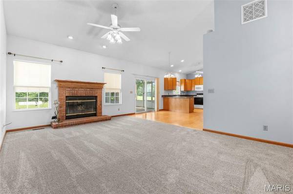 958 Holyoke DR, Shiloh, IL 62269