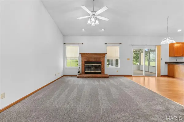 958 Holyoke DR, Shiloh, IL 62269