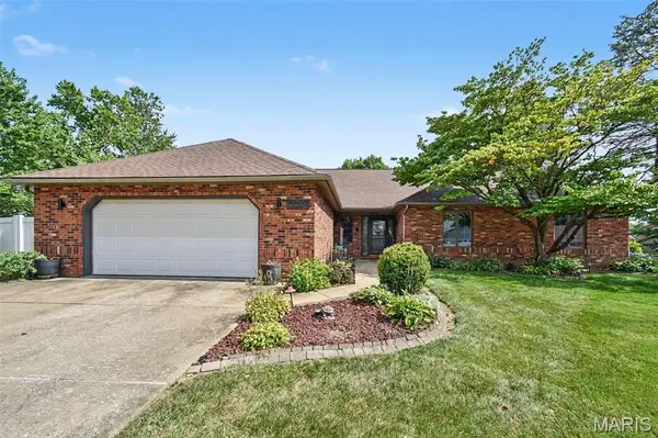 220 Lake Stratford DR, Fairview Heights, IL 62208