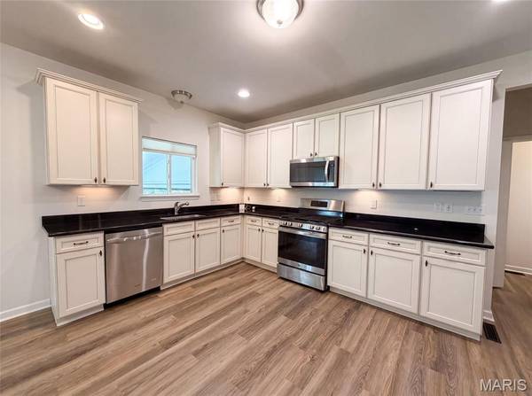 5945 Hawkins Ridge CT, St Louis, MO 63129