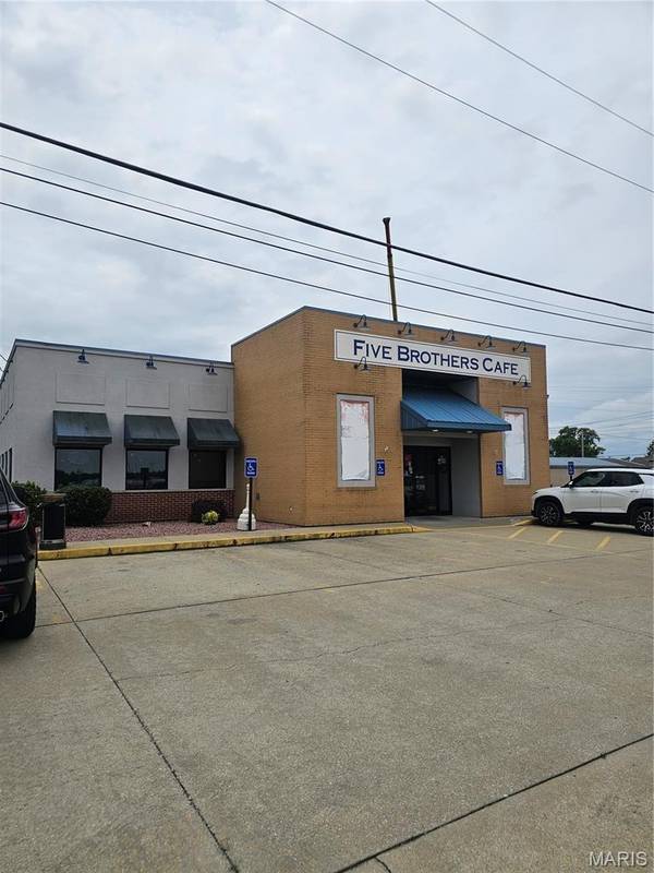 2053 W Main ST, Salem, IL 62881