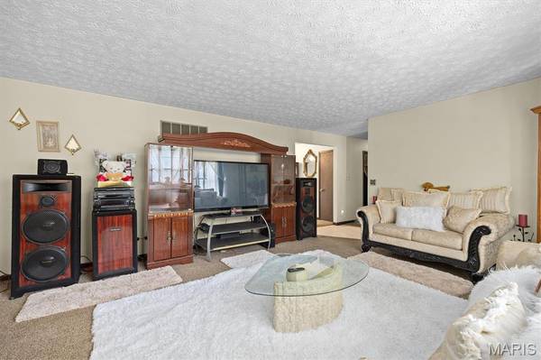 27 Oakleigh DR, Belleville, IL 62223