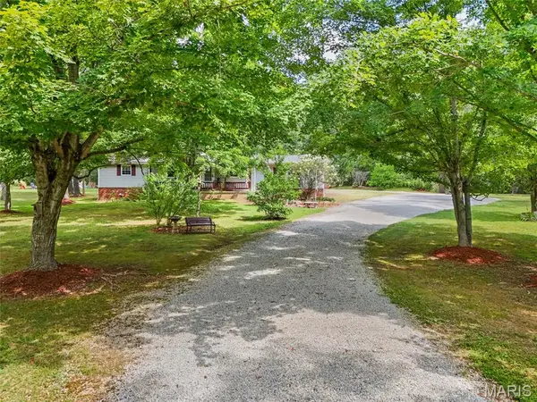 4033 Lakewood DR, De Soto, MO 63020