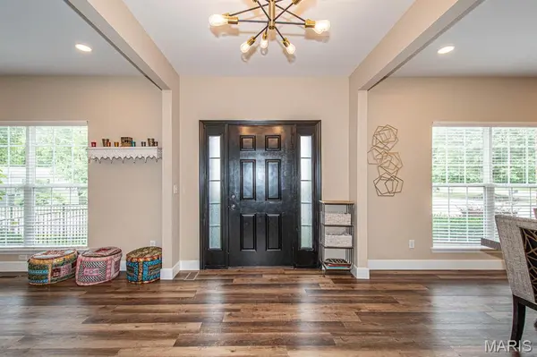 533 Weidman RD, Ballwin, MO 63011