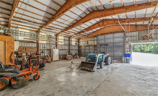 396 Walls Ford RD, St Clair, MO 63077