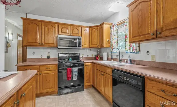 396 Walls Ford RD, St Clair, MO 63077