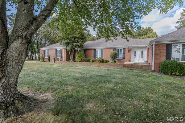 21355 Ember RD, Lebanon, MO 65536