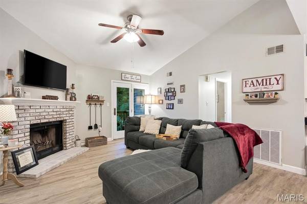 1034 Alpine Ridge DR #G6, Ballwin, MO 63021