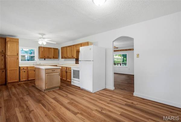 4125 Schumacher RD, High Ridge, MO 63049