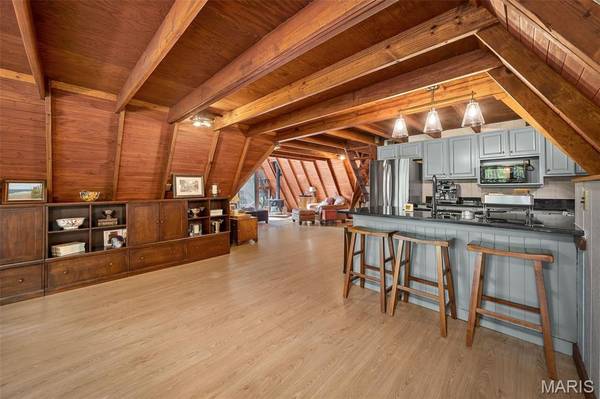 411 Cervina Beach DR, Innsbrook, MO 63390