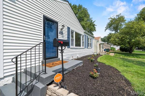 65 La Sierra DR, Florissant, MO 63031