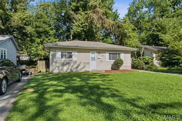 10537 Earl DR, St Louis, MO 63136