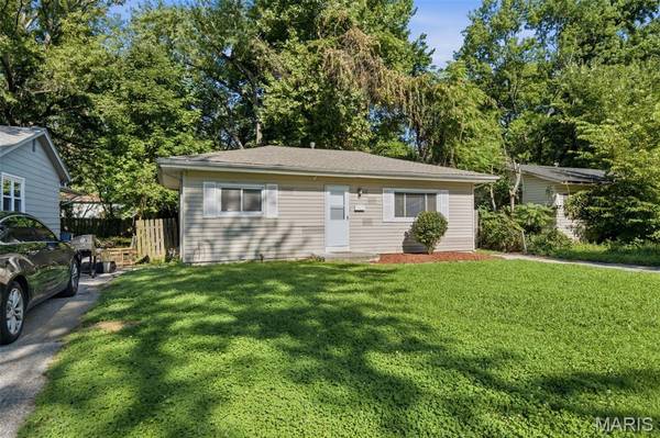 10537 Earl DR, St Louis, MO 63136