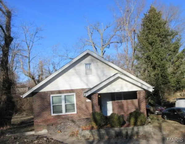 3715 Sylvan PL, St Louis, MO 63121