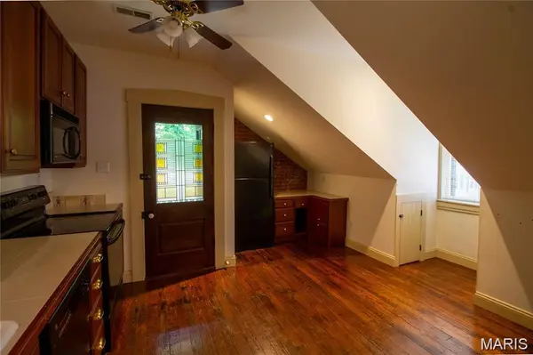 929 N 3rd St #4, St Charles, MO 63301
