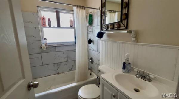 10246 Count DR, St Louis, MO 63136