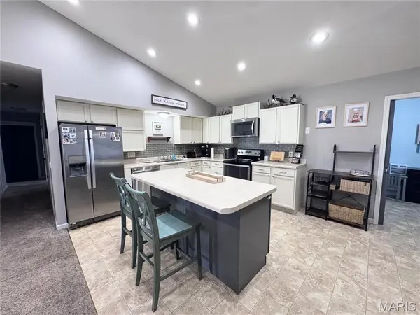 17 S 14th ST, Bowling Green, MO 63334