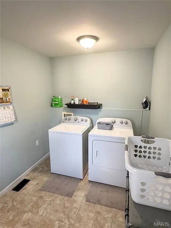 17 S 14th ST, Bowling Green, MO 63334