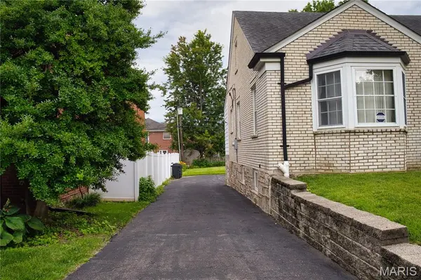 9402 Pine AVE, Brentwood, MO 63144