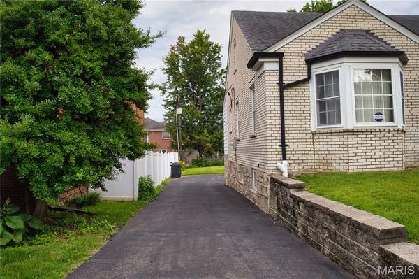 9402 Pine AVE, Brentwood, MO 63144